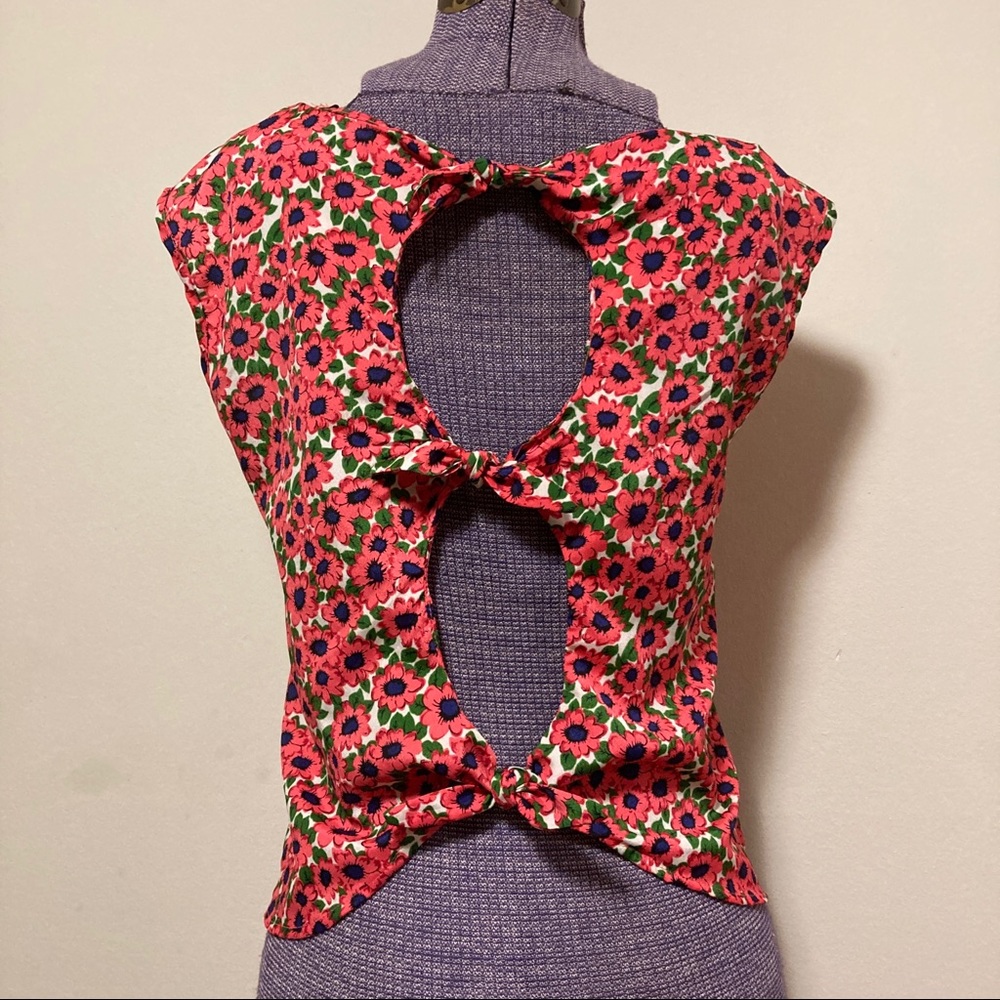Paper Crane Keyhole Open Back Knot Floral Blouse Top Anthropologie Valentines